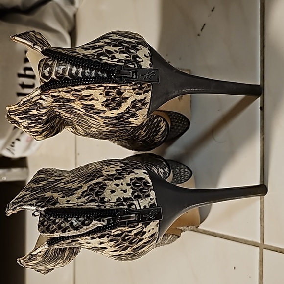 Kenneth Cole snake skin booties - Picture 7 of 9